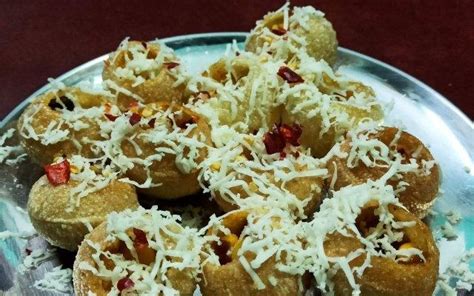 Kolkata Engineer Starts Fuchkawala Outlet | WhatsHot Kolkata