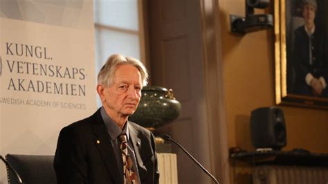 ‘Nothing To Do With Me’ Godfather Of AI Geoffrey Hinton Warns Of AI ...
