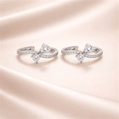 Silver DivineSpark Cross Diamond Toe Ring – Sigor