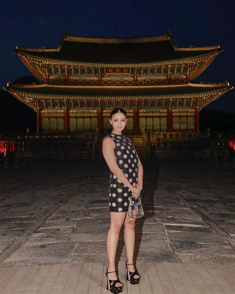 Transparent bags are in again! Here are 6 celebrities acing it in style