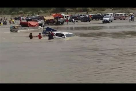 Mga sasakyan, nalubog sa pag-apaw ng ilog | ABS-CBN News