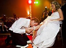 What Leg Does The Wedding Garter Go On by What Bridal Garters Symbolize Weddingelation What Leg Does The Wedding Garter Go On