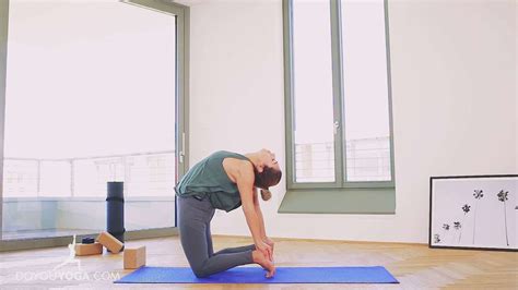 Front Bend Yoga Tutorial 的图像结果