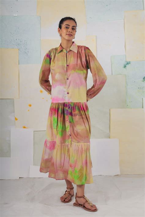 Discover Elegance: Buta Buti's Exquisite Online Saree Collection