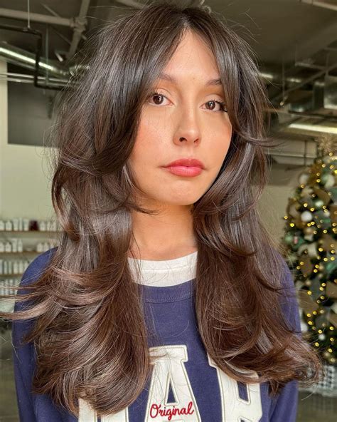 30 Dazzling Hairstyles with Long Layers for Thick Hair