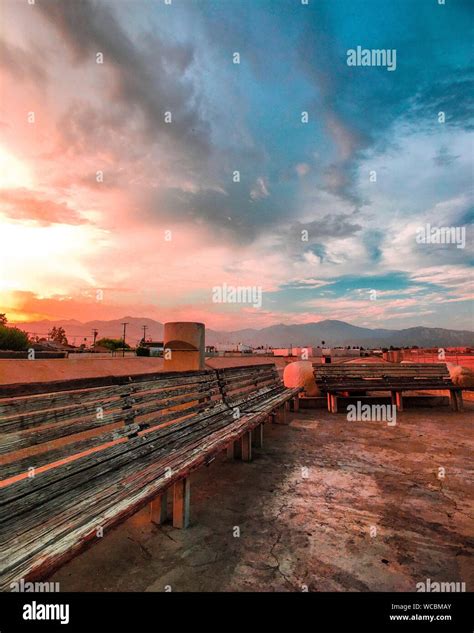 Empty bench airport hi-res stock photography and images - Alamy
