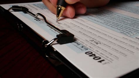 Deadline to file taxes tomorrow: What to know about filing an extension ...