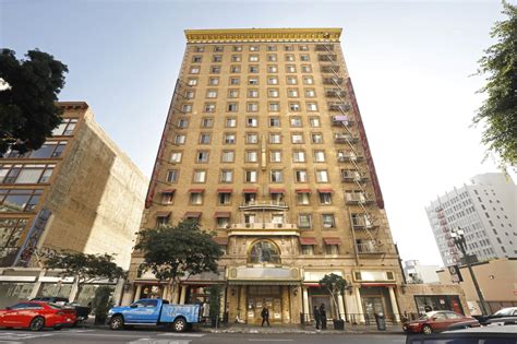 Amid homelessness crisis, why is L.A.'s Cecil Hotel mostly empty? - Los ...