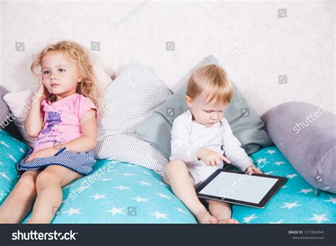 Kids Using Tablet 的图像结果