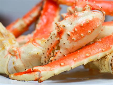4 Ways to Cook King Crab Legs - wikiHow