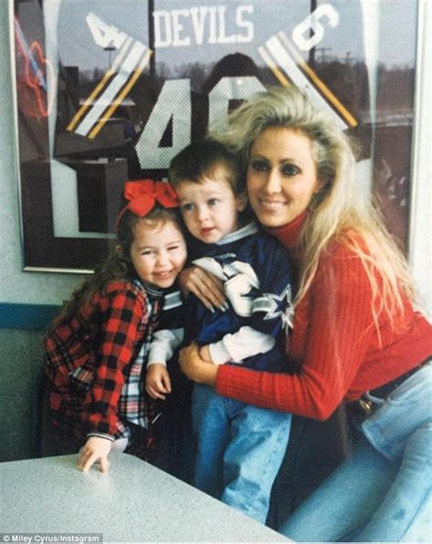 Miley Cyrus shares throwback pic with mom Tish Cyrus | Old miley cyrus ...