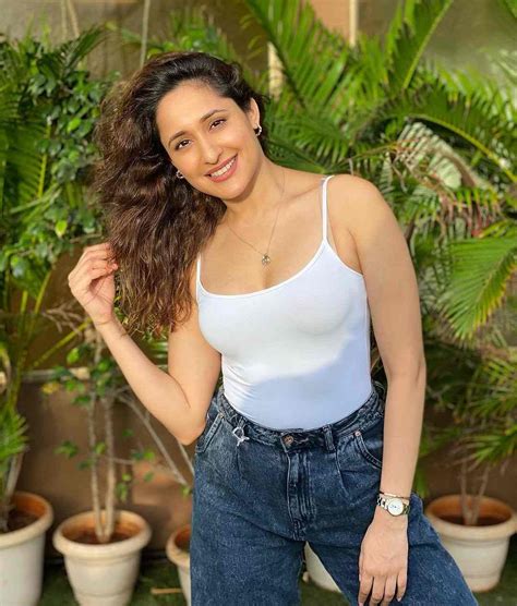 Pragya Jaiswal: ప్రగ్యా గ్లామర్ ట్రీట్.. అందాల విందు! Pragya Jaiswal ...