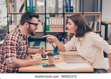 Angry Conversation 的图像结果