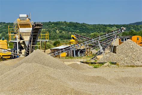一个沙场一年赚多少?砂石料场设备价格多少钱?--河南红星矿山机器有限公司