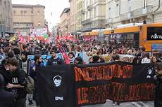 studenti bologna studenti e precari in piazza quot renzi iononcisto quot 1 di 1 studenti bologna studenti e precari in piazza quot renzi iononcisto quot 1 di 1