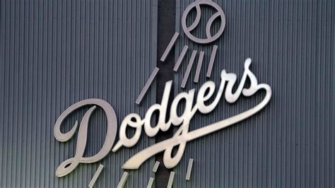 Dodgers' deferred payments hit $1.051B to 8 players in 2028-46 - ESPN