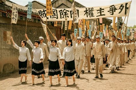优享资讯 | 中国Z世代追捧建党百年“献礼片”：《1921》等电影美化了什么？