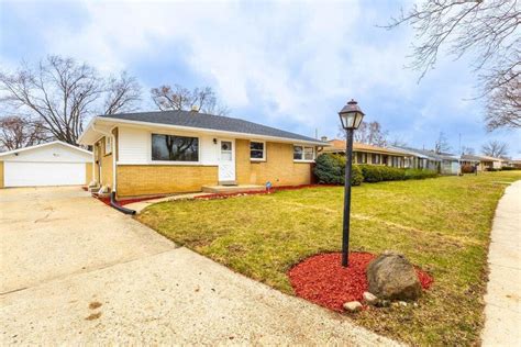 8128 W Casper St, Milwaukee, WI 53223 | Homes.com