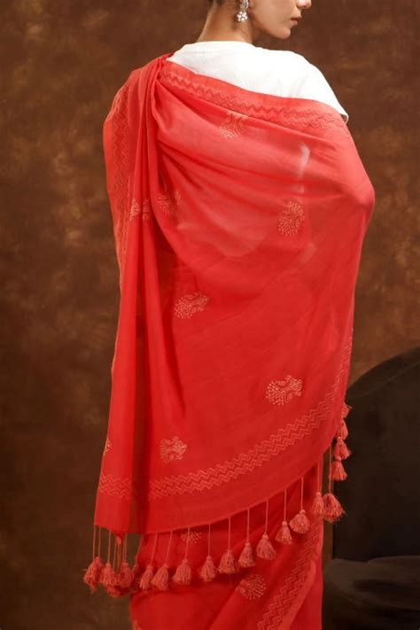 Shwet Women Coral Pink Hand Embroidered Chikankari Mulmul Saree ...