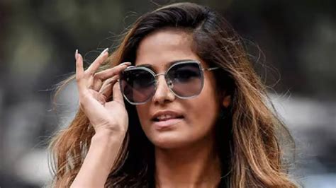 Model-actor Poonam Pandey passes away at 32 - Model actor Poonam Pandey ...