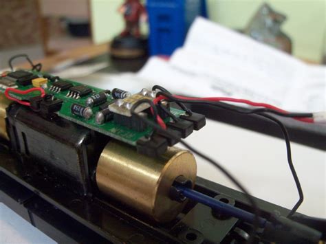 DCC Ready Decoder Installation 的图像结果