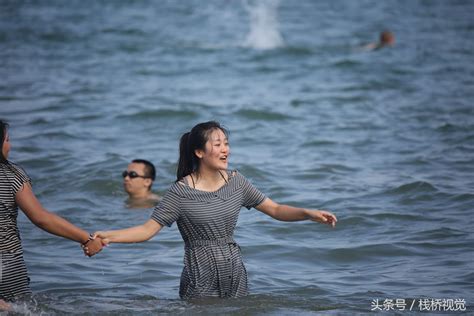 洗海澡啦！青岛6大海水浴场7月1日开放-搜狐大视野-搜狐新闻