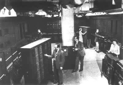 历史上的今天2月15日_1946年世界上第一台通用电子计算机埃尼阿克的落成仪式在美国宾夕法尼亚大学举行。[1]