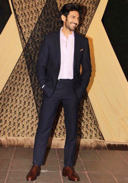 Kartik Aaryan picks this easy style move to dress down a formal suit