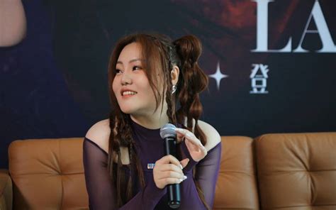 杨默依发行首张原创专辑《登陆日》 锋芒毕露以乐传达“她”力量-搜狐大视野-搜狐新闻