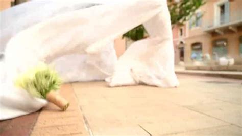 Beirut Explosion 2020 Bride 的图像结果