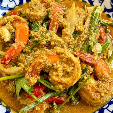 Koong Karee Recipe (Shrimp Yellow Curry Stir-Fry)-image