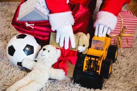 Britanci odlučili: Deda Mraz gej, crnac... - B92