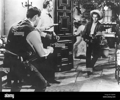 THE LEFT HANDED GUN Stock Photo - Alamy