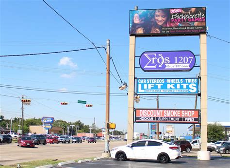 Commercial Outdoor Signage 的图像结果