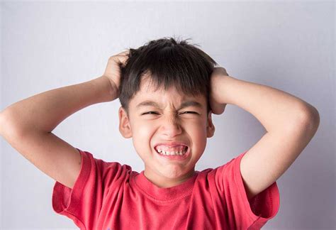 كيفية السيطرة على طفل يعاني من المشاكل في إدارة والتعامل مع الغضب