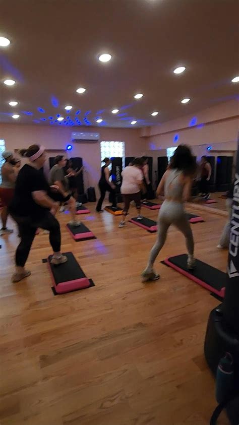 Step Aerobics (Xtreme Hip Hip Style), Jiggle Studio, Brooklyn, 7 ...