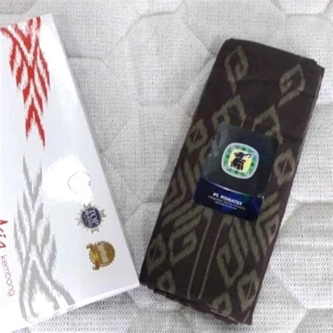 Jual sarung tenun gajah duduk asia kembang best - Cokelat - Jakarta ...