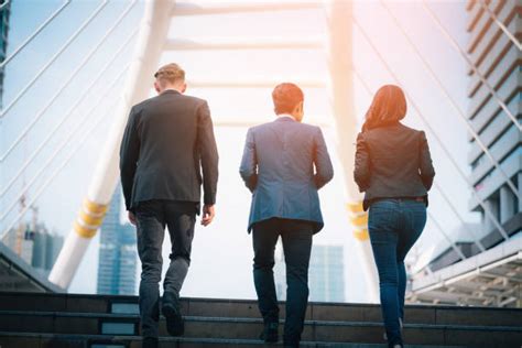 People Walking Back View Business 的图像结果