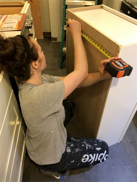 How to Install Kitchen Cabinets DIY 的图像结果