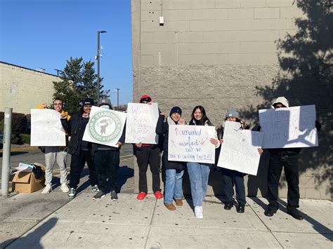 Maspeth Starbucks files for union - Queens Ledger - employees of starbucks