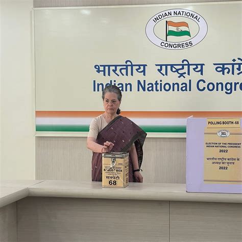 कांग्रेस के नए अध्यक्ष के लिए चुनाव शुरु, सोनिया गांधी ने भी दिया अपना ...