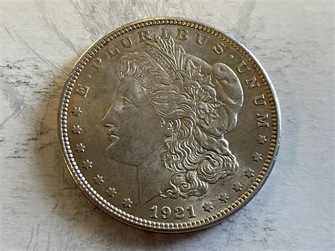 Lot - 1921 Morgan Silver Dollar