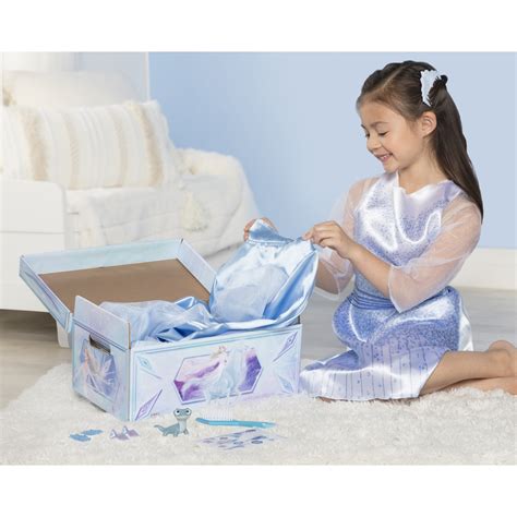 Baúl Deluxe Elsa con 3 disfraces diferentes y 14 accesorios Frozen ...