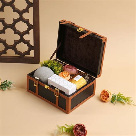 Buy Loaded Trunk Gift Hamper Online at Best Prices – BoxUp Luxury Gifting