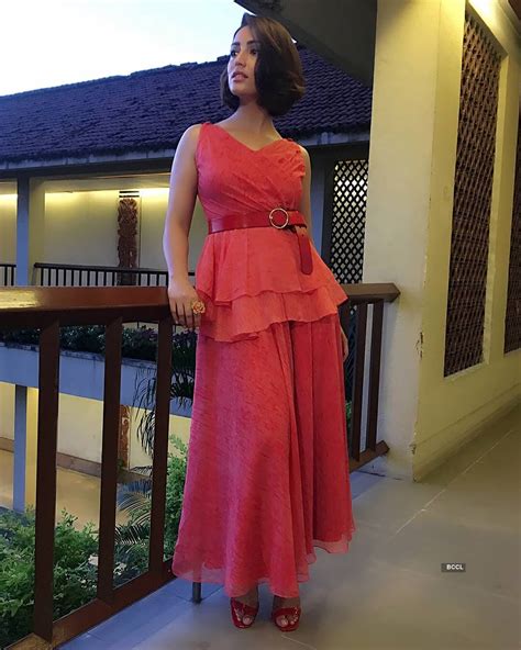 Yami Gautam sheds her 'sweet & simple' image with these glamorous ...