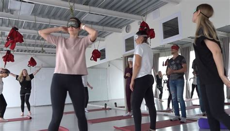 Что такое танцетерапия и как она помогает в снятии стресса - Толк 07.10 ...