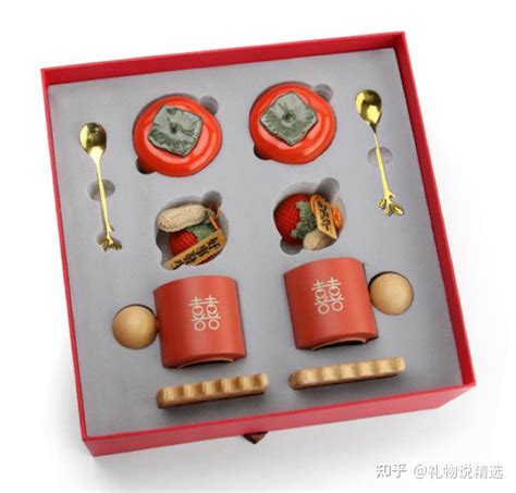 定亲礼物要送什么最新素材