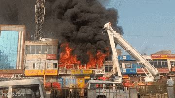 Jaipur Fire Today: जयपुर में यूको बैंक के ऊपर बने फैन बेल्ट के गोदाम ...