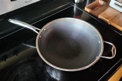 HexClad Wok Review: Our Thoughts After Over a Year of Use [2025]