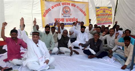 Bhopal: Janapad panchayat members stage protest, demand hike in honorarium